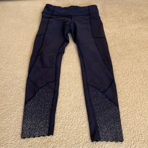 Lululemon navy leggings, size 6 with reflective detailing and scalloped edges